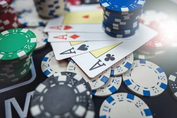 Kembang Kempis card game interface showing current card and higher/lower prediction buttons